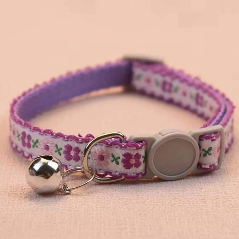 Collar para Gatos con Bordado Floral | Ajustable con Encaje y Campanita