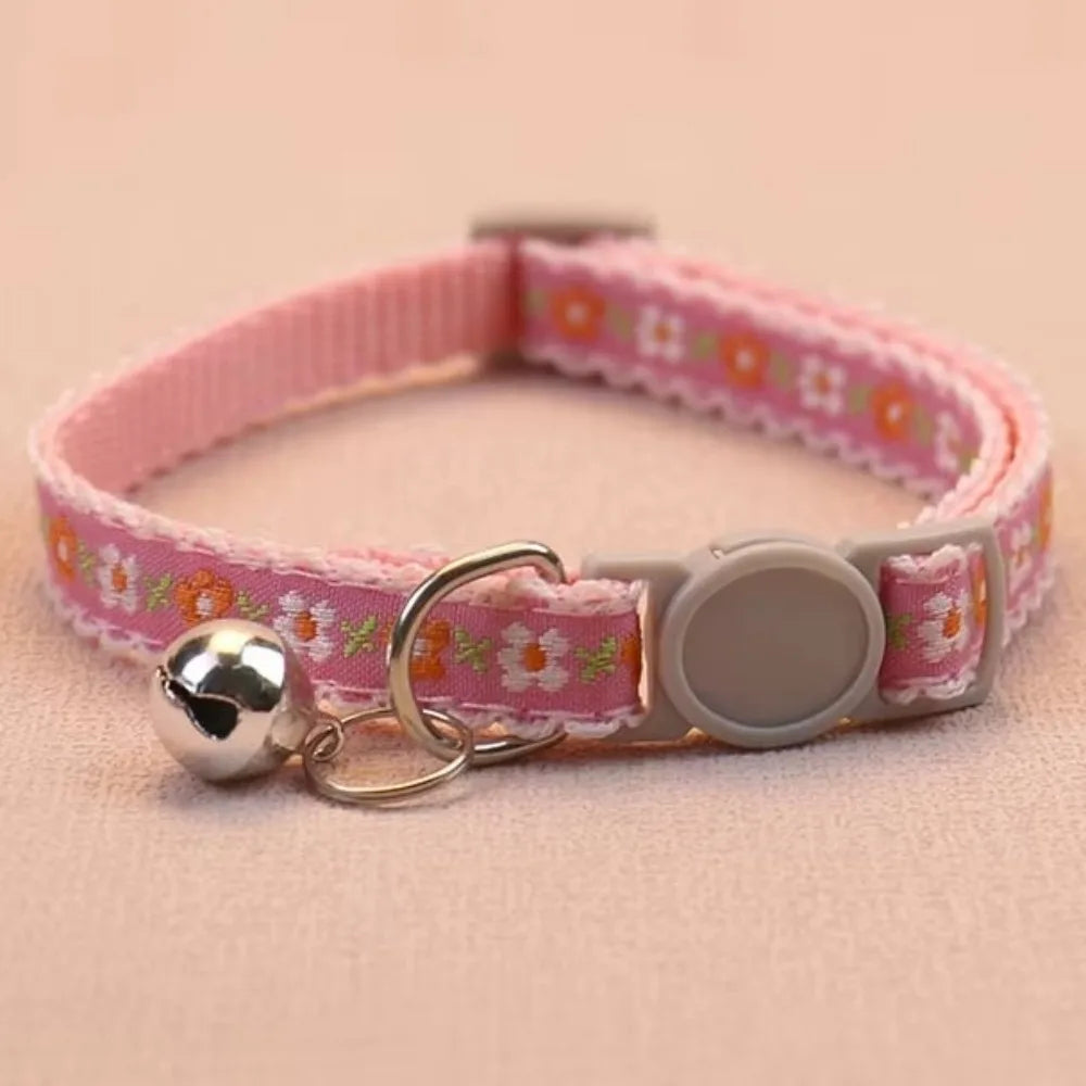 Collar para Gatos con Bordado Floral | Ajustable con Encaje y Campanita